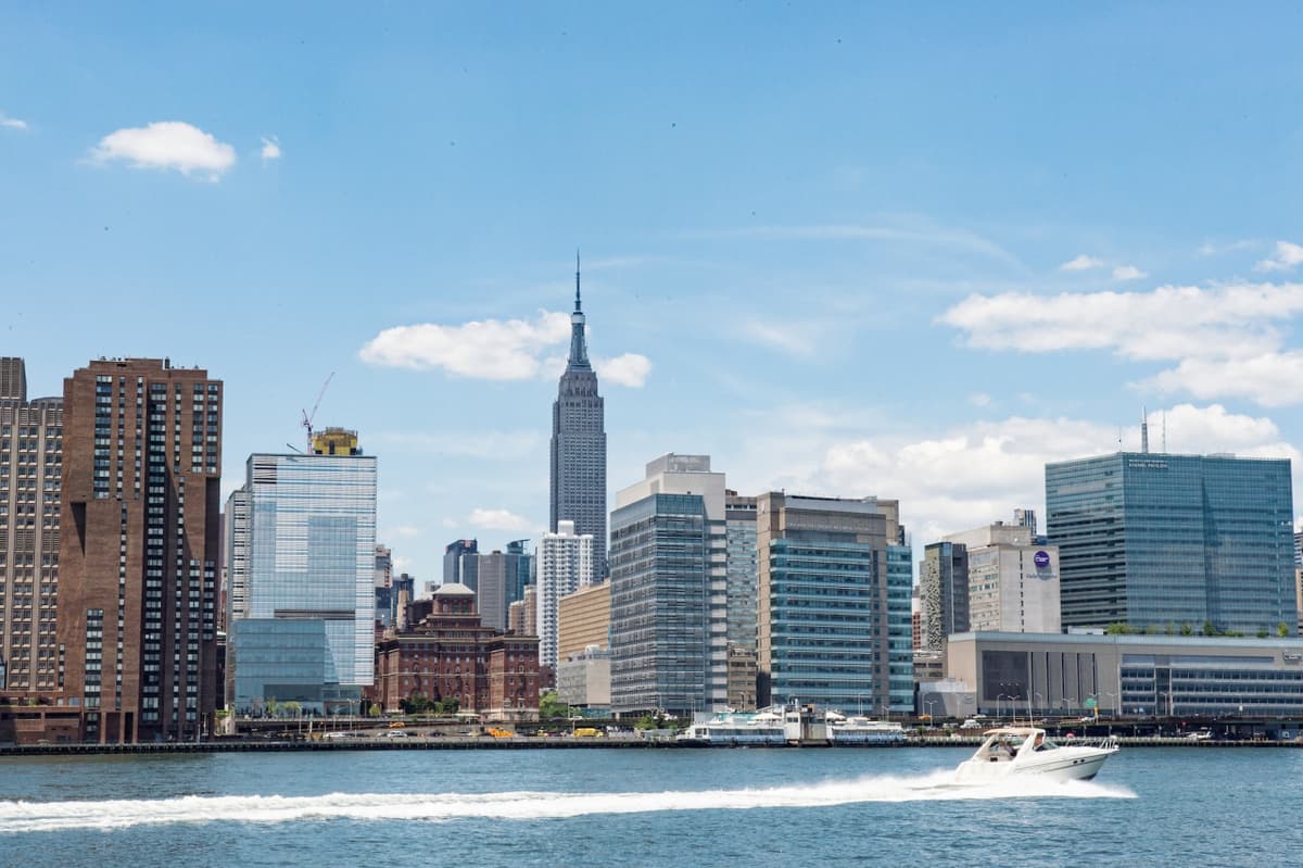 Circle Line "NYC Landmarks" Sightseeing Cruise (1.5 hours): Reserved Straight-to-Board Ticket