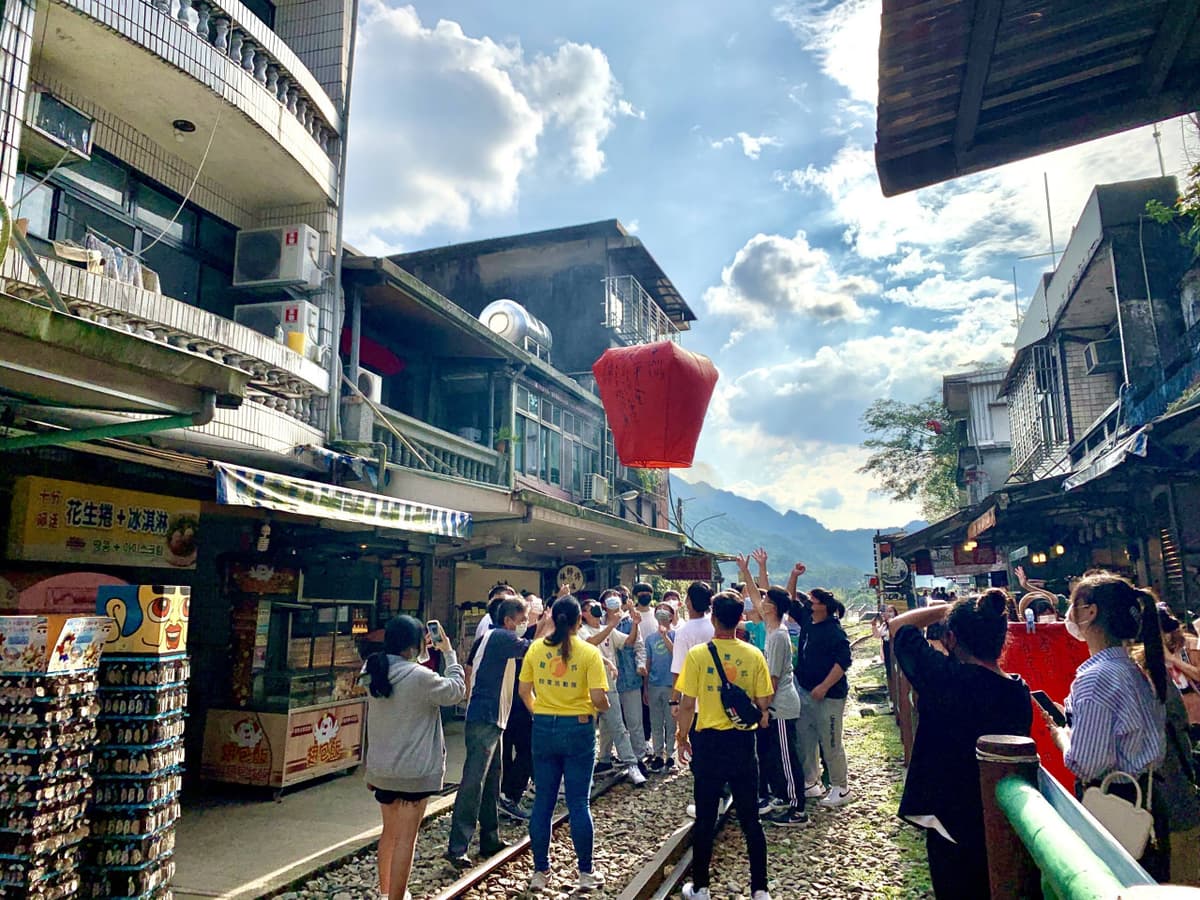 Yehliu, Jiufen, and Shifen Full-Day Tour from Taipei