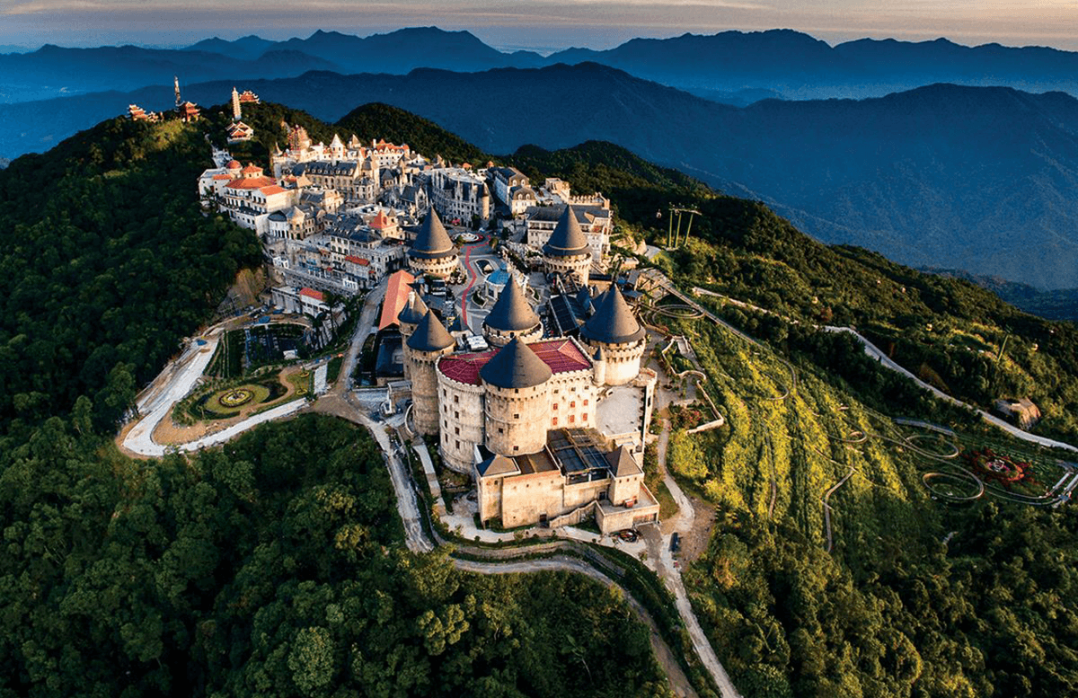 Ba Na Hills and Golden Bridge Full-Day Private Tour from Da Nang with Korean-speaking Guide