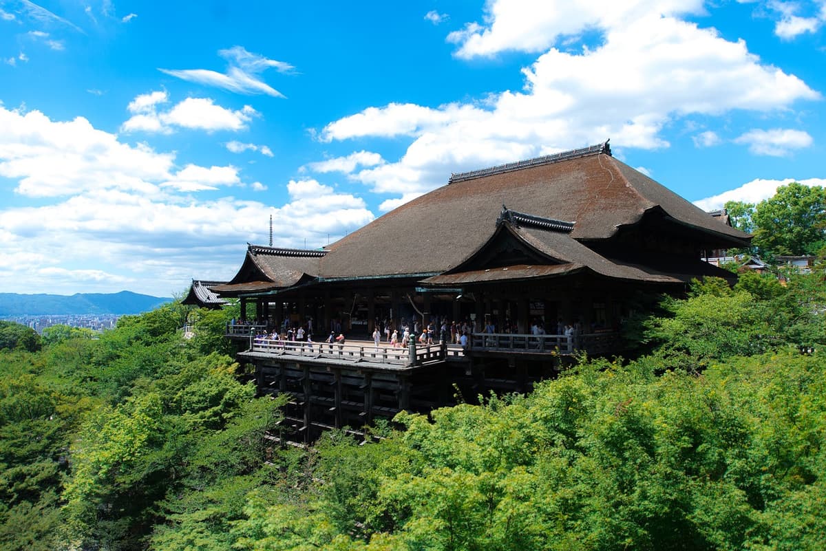 Kyoto Half-Day Temple Tour: Kinkaku-ji, Ginkaku-ji, Kiyomizu-dera