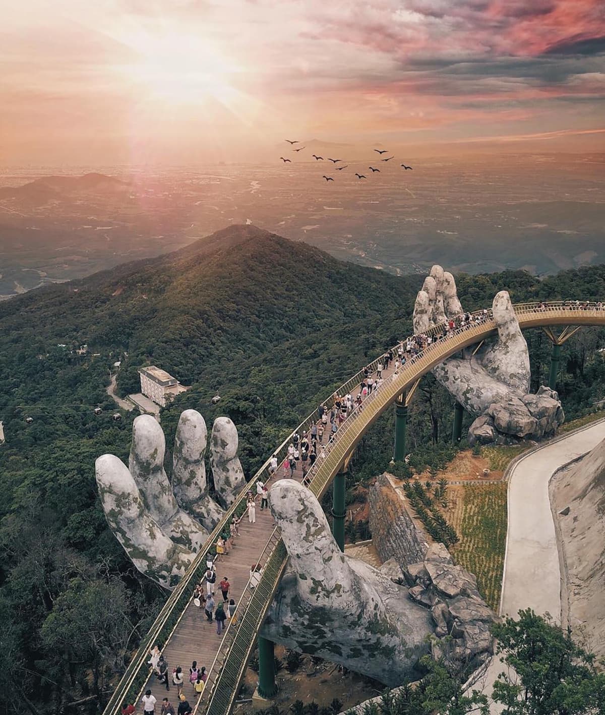 Ba Na Hills and Golden Bridge Full-Day Private Tour from Da Nang with Korean-speaking Guide