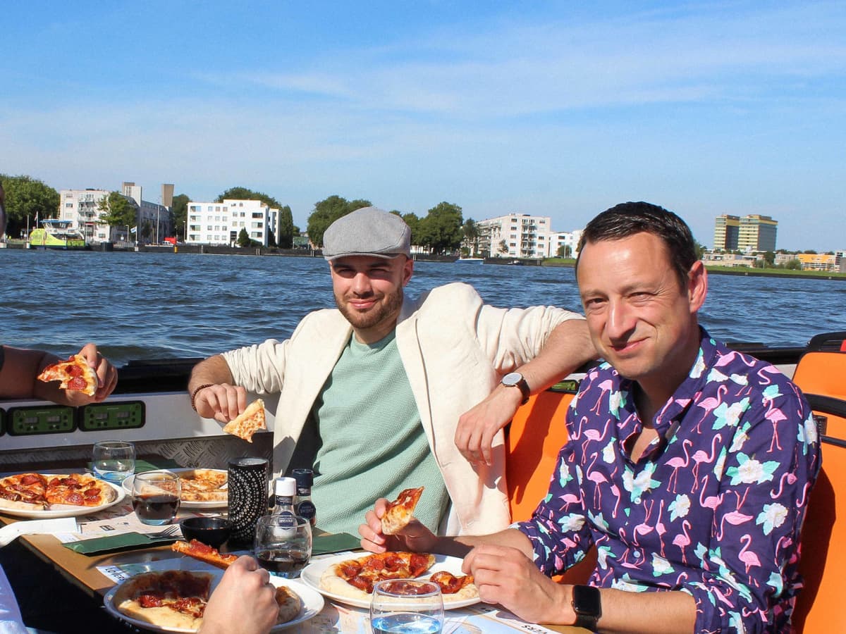 Amsterdam Canal Cruise Ticket with New York Pizza and Drinks