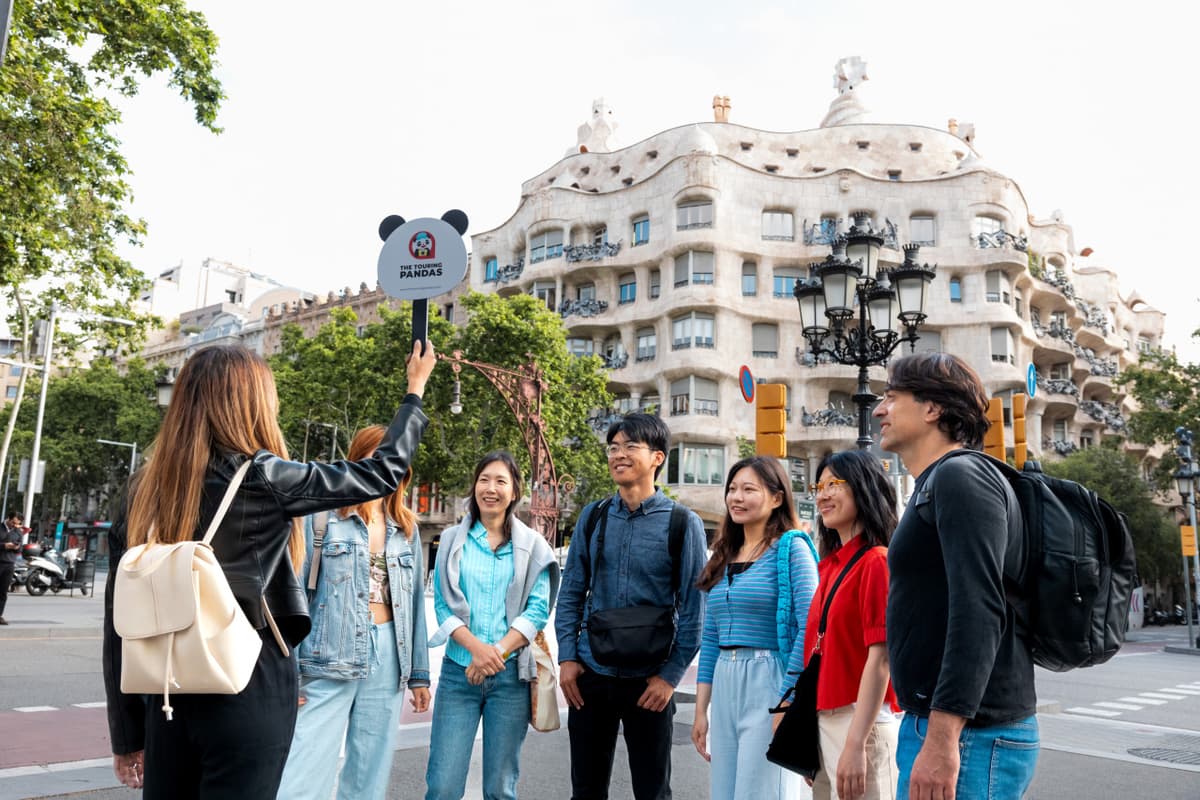Gaudi Houses: Casa Vicens, Casa Batllo, Casa Mila Guided Tour in English, Mandarin, Korean
