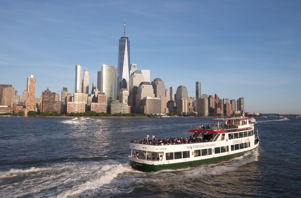Circle Line "Statue of Liberty Midtown NYC" Cruise (1 hour): Reserved Straight-to-Board Ticket