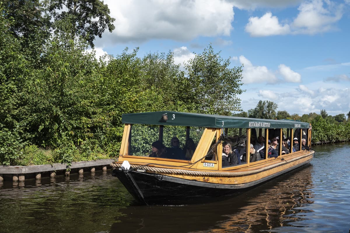 Giethoorn Full-Day Tour from Amsterdam with Canal Cruise and Self-Guided Walking Tour
