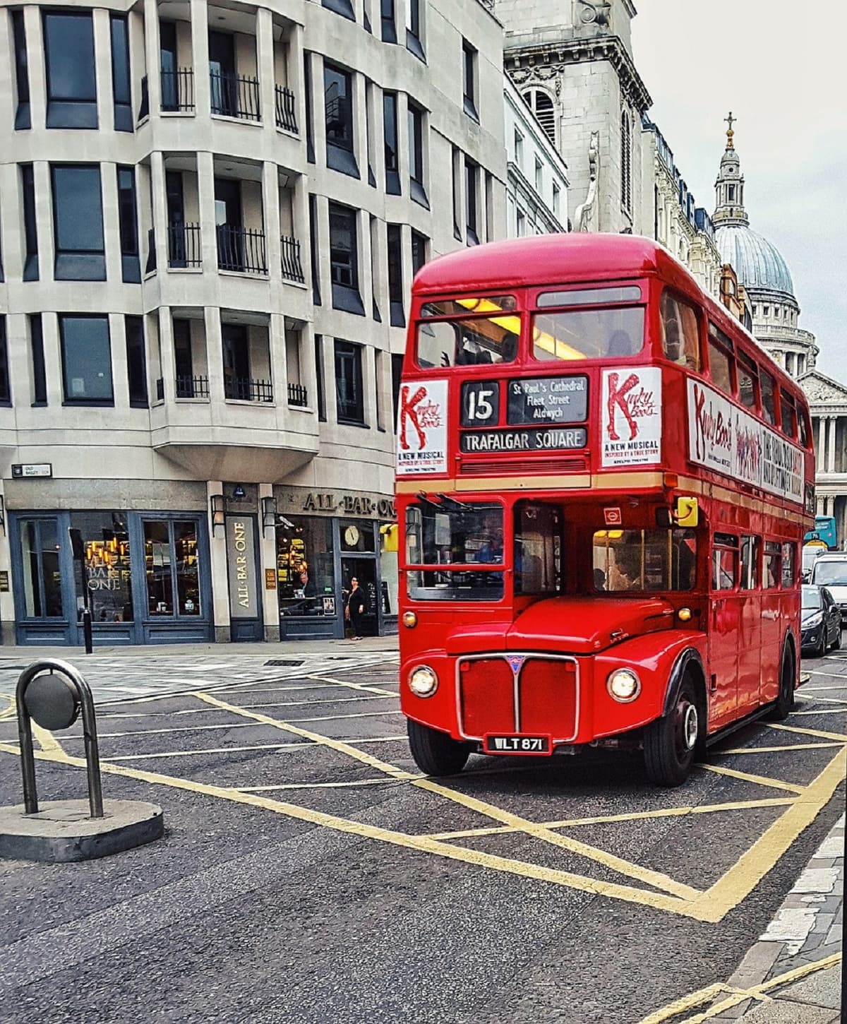 Open Top Vintage Bus Tour and River Thames Cruise