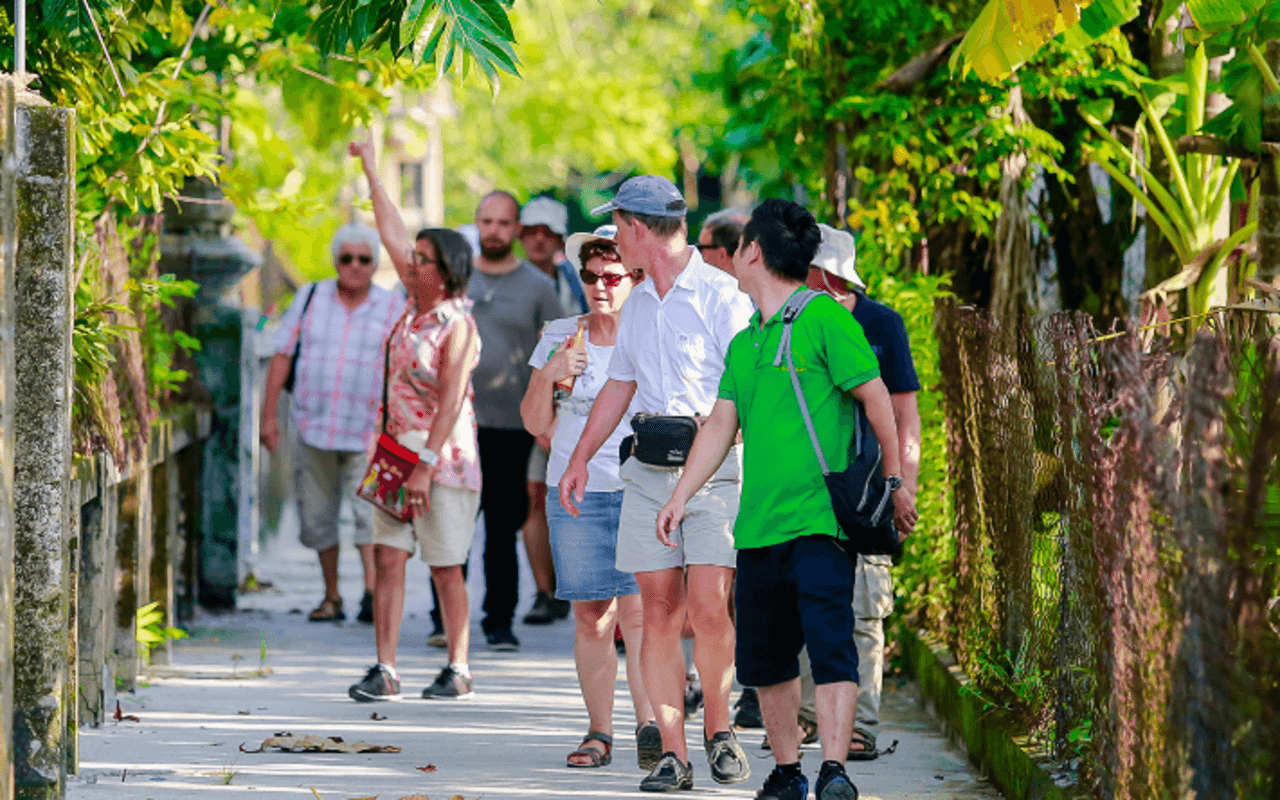 Thanh Toan Village Motorbike Tour with Cooking Class