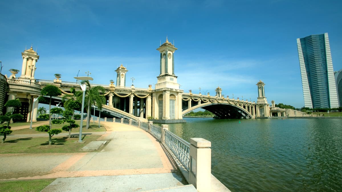 Putrajaya River Cruise and City Tour from Kuala Lumpur