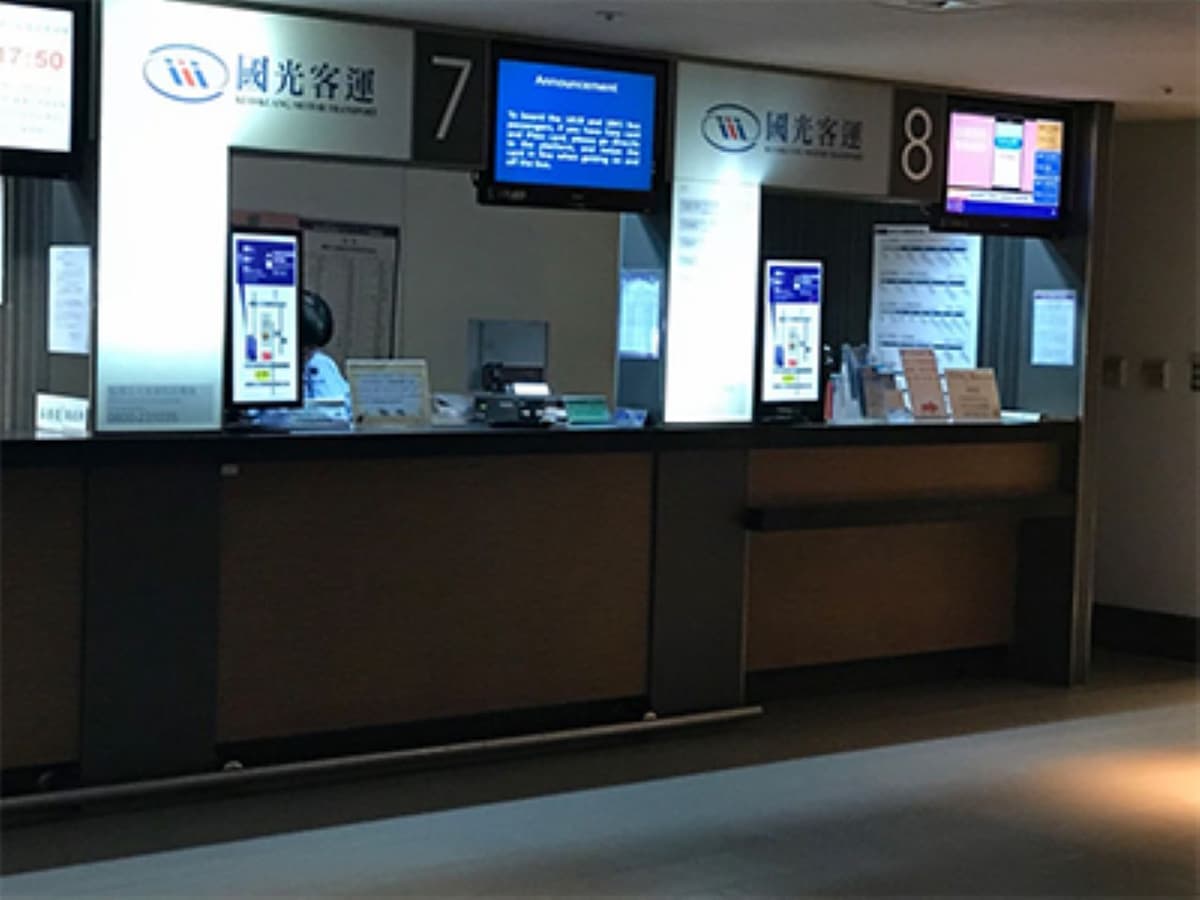 Kuo Kuang 1819 Bus Transfers from Taoyuan International Airport to Taipei Main Station