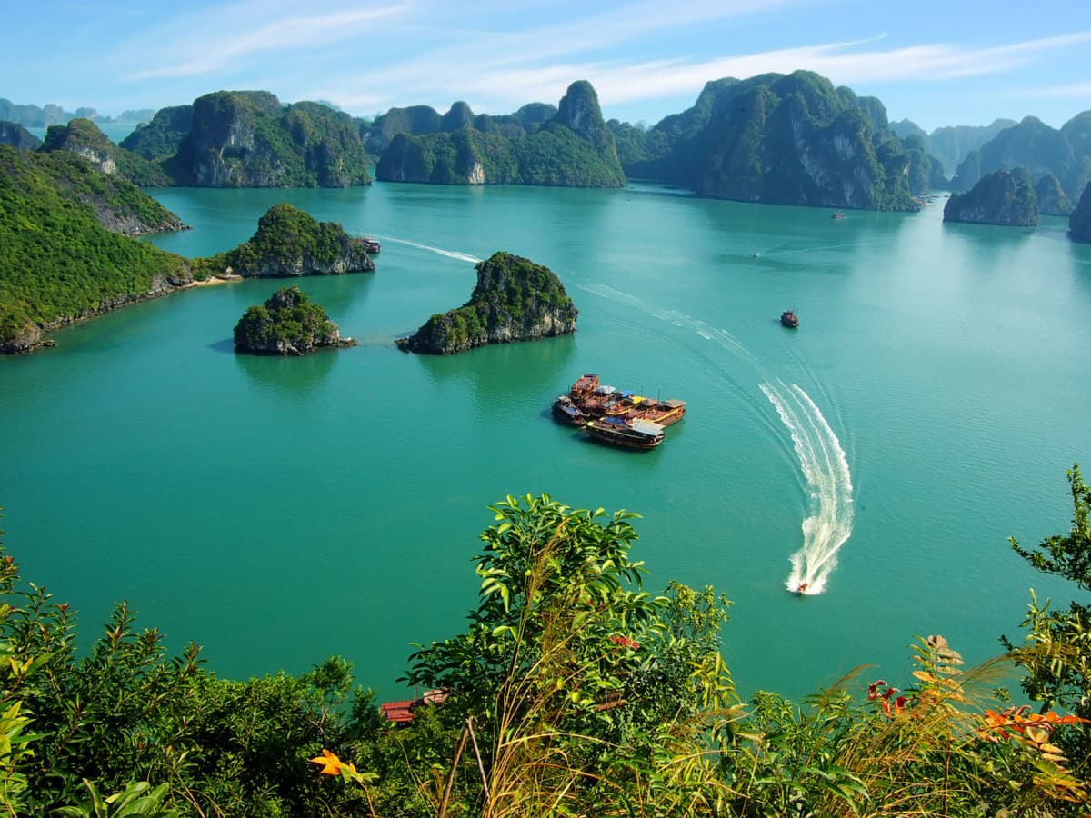 Ha Long Bay Cruise with Round Trip Transfer from Hanoi