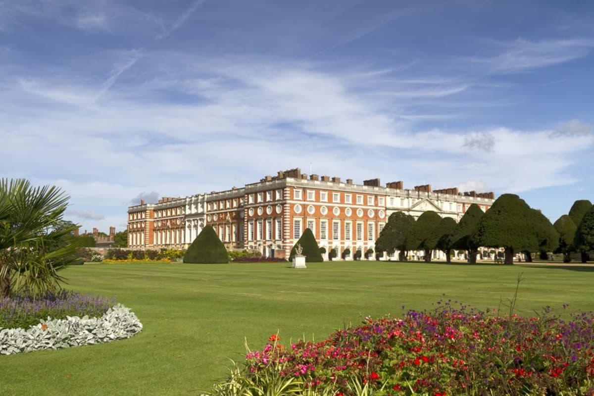 Hampton Court Palace, Windsor Castle, and London Sightseeing Tour