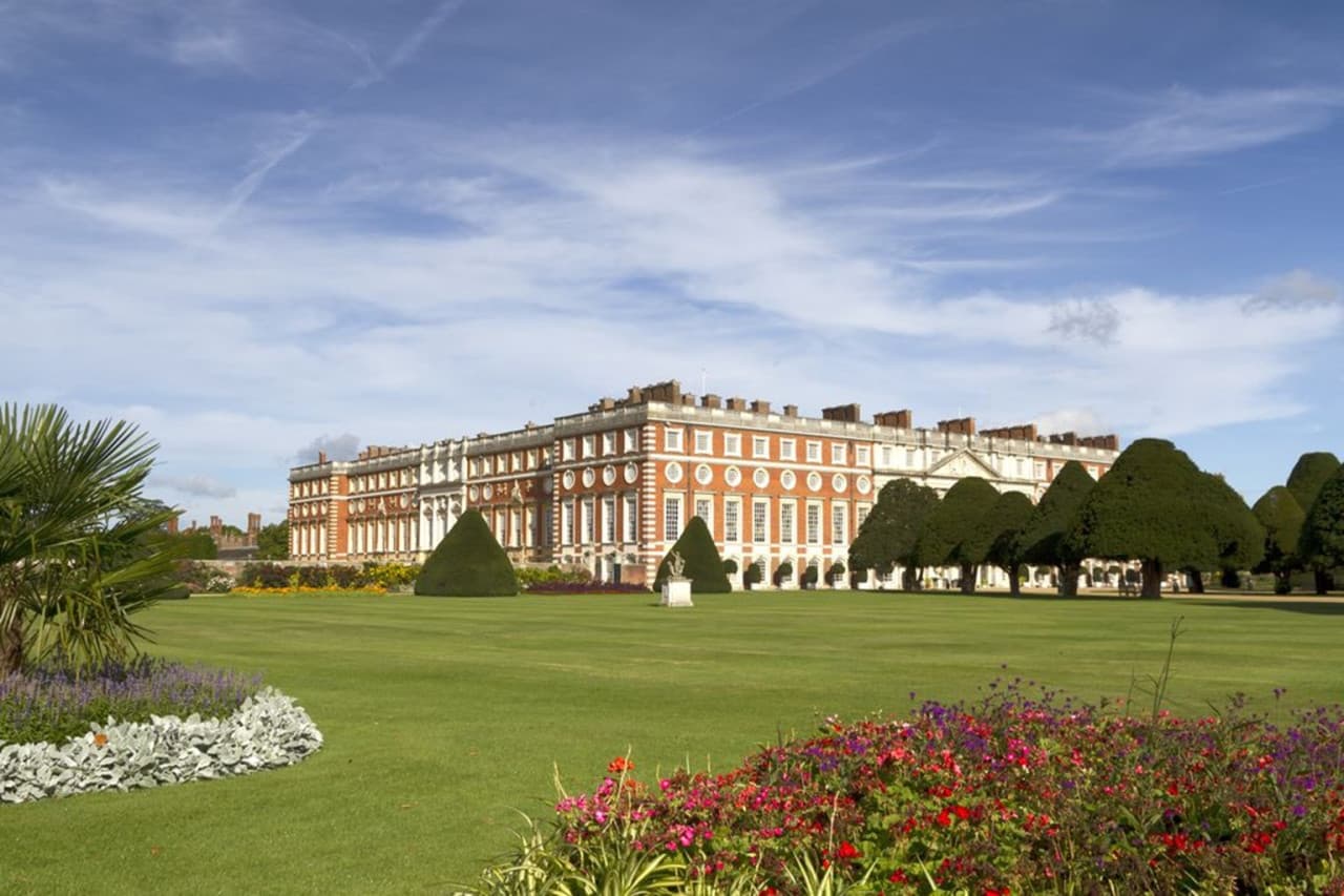 Hampton Court Palace, Windsor Castle, and London Sightseeing Tour