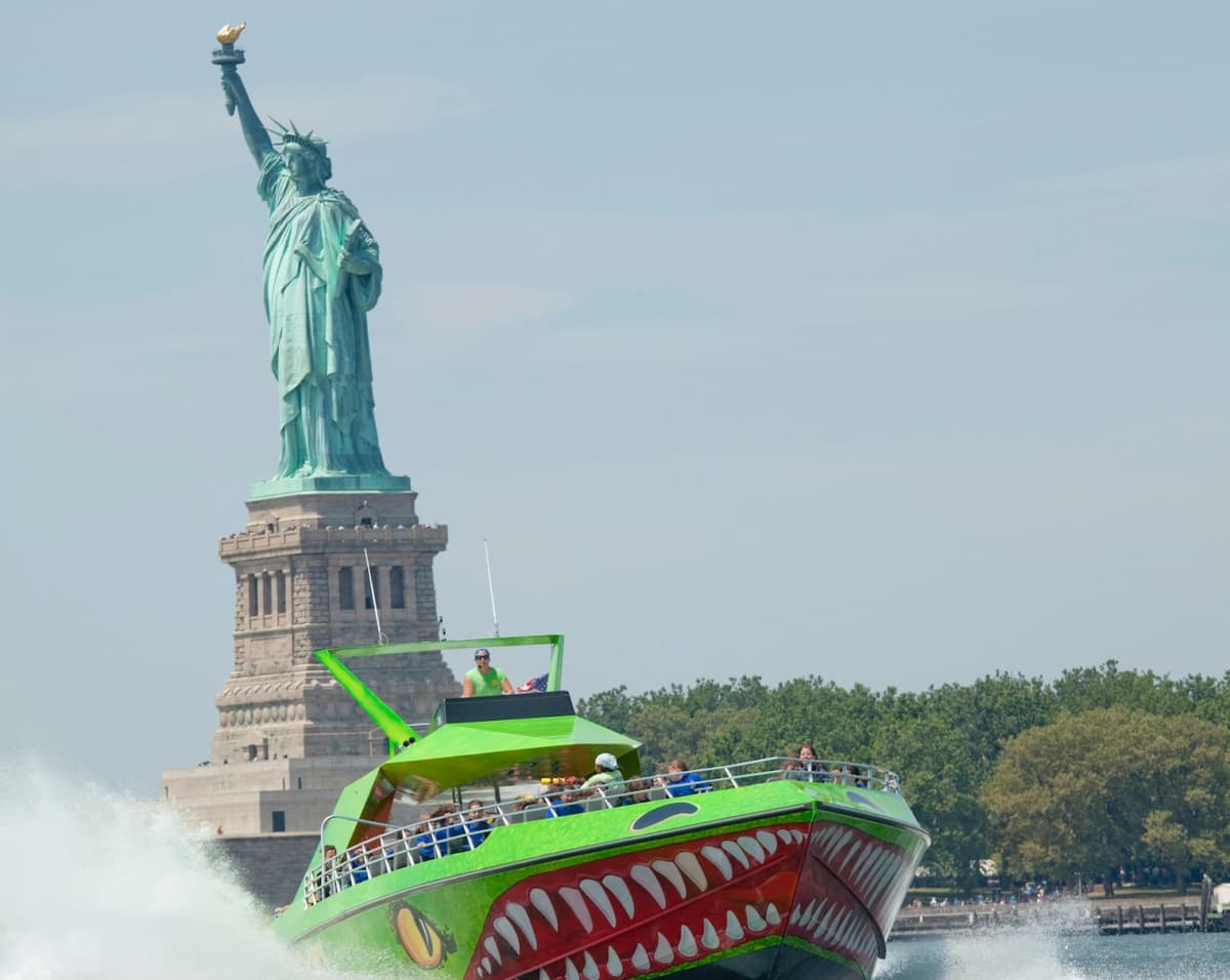 The Beast Speedboat Ride to Statue of Liberty by Circle Line: Reserved Straight-to-Board Ticket