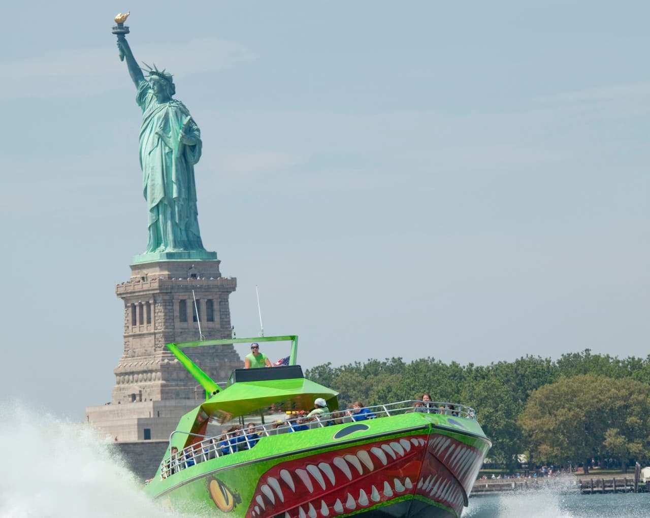 The Beast Speedboat Ride to Statue of Liberty by Circle Line: Reserved Straight-to-Board Ticket