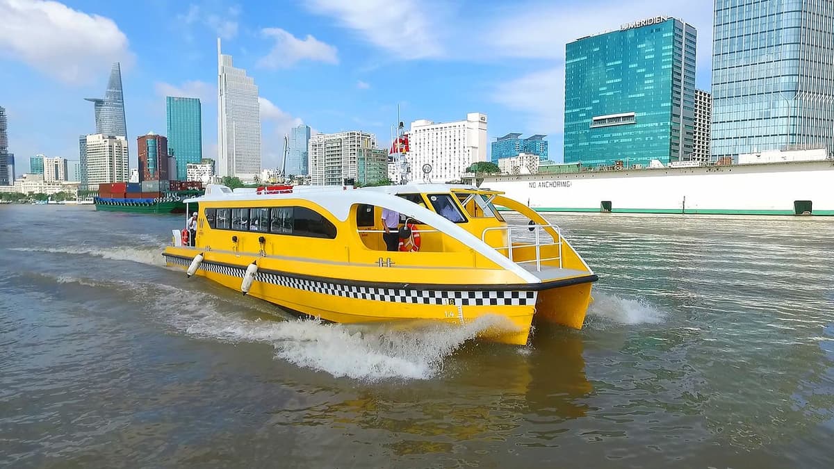 Ho Chi Minh Half-Day City Tour: Independence Palace, Notre Dame Cathedral, Thien Hau Pagoda