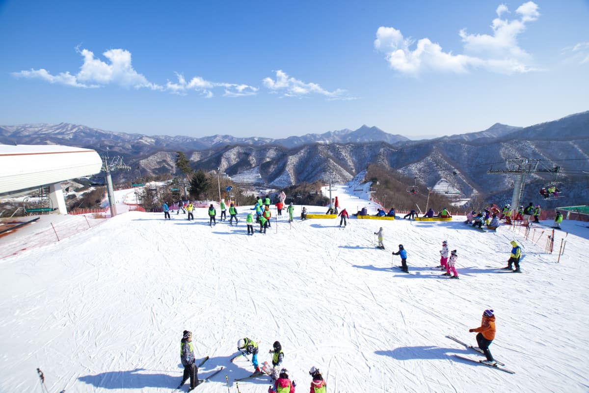 Elysian Gangchon Ski Resort and Eobi Ice Valley Full-Day Tour from Seoul