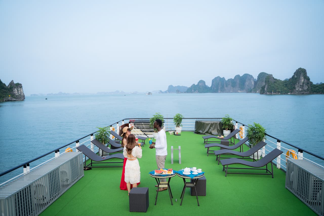 Ha Long Bay Cruise with Round Trip Transfer from Hanoi