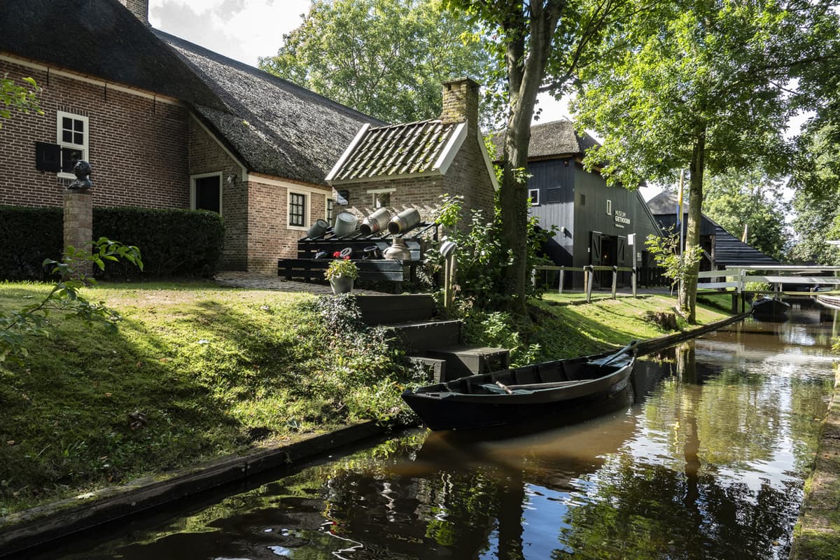 Giethoorn Full-Day Tour from Amsterdam with Canal Cruise and Self-Guided Walking Tour