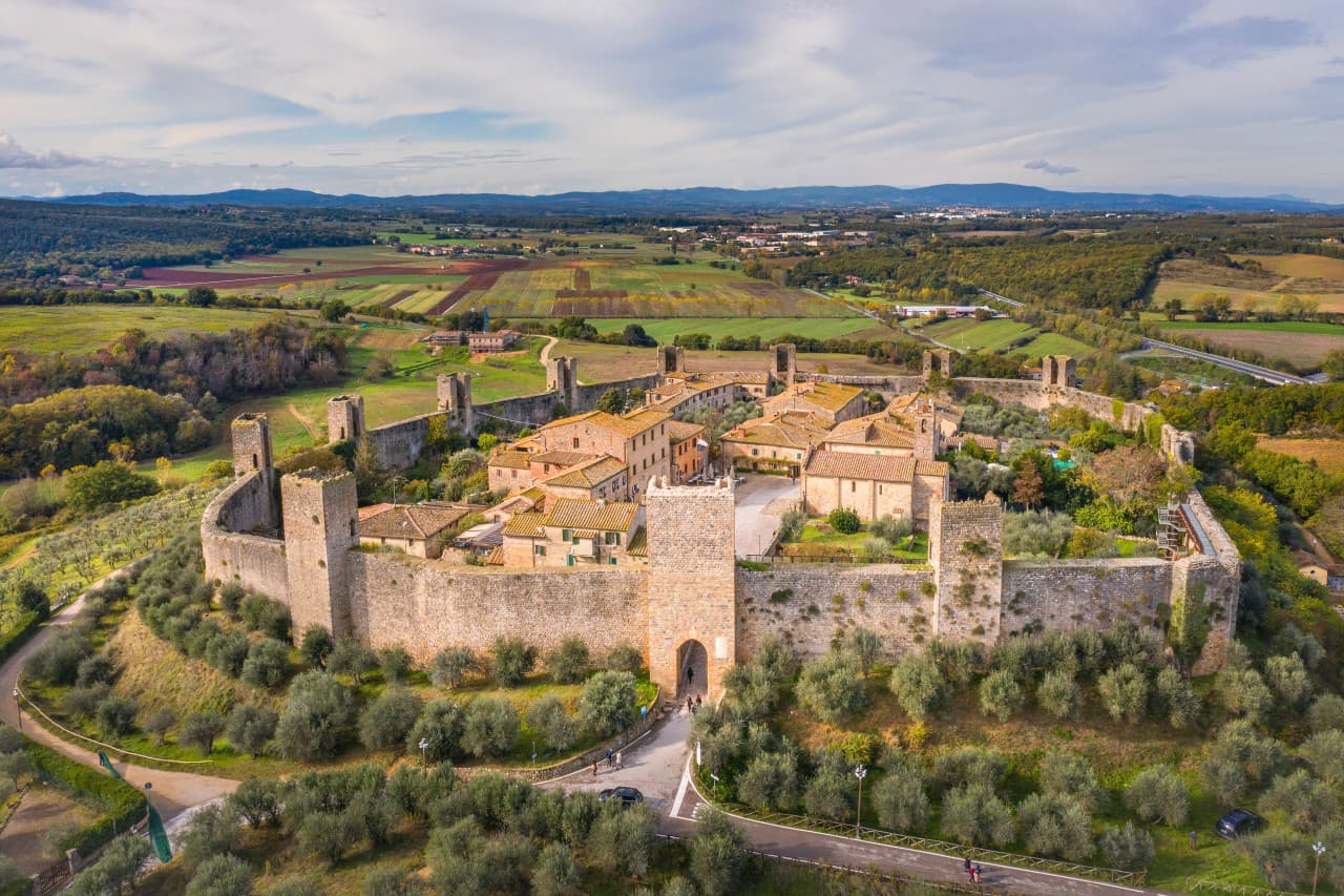 Medieval Tuscany Tour from Florence: Monteriggioni, Montalcino, Pienza