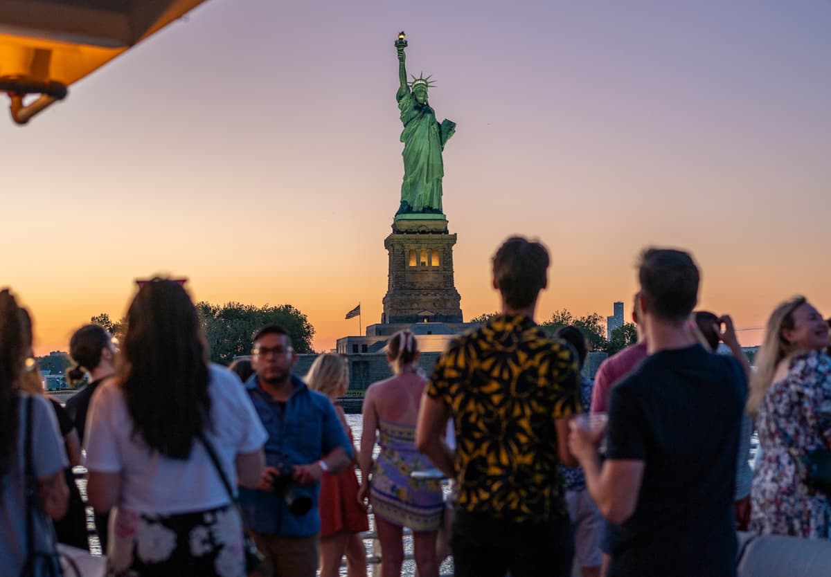 Official Circle Line Cruises, Downtown NYC: Reserved Straight-to-Board Ticket