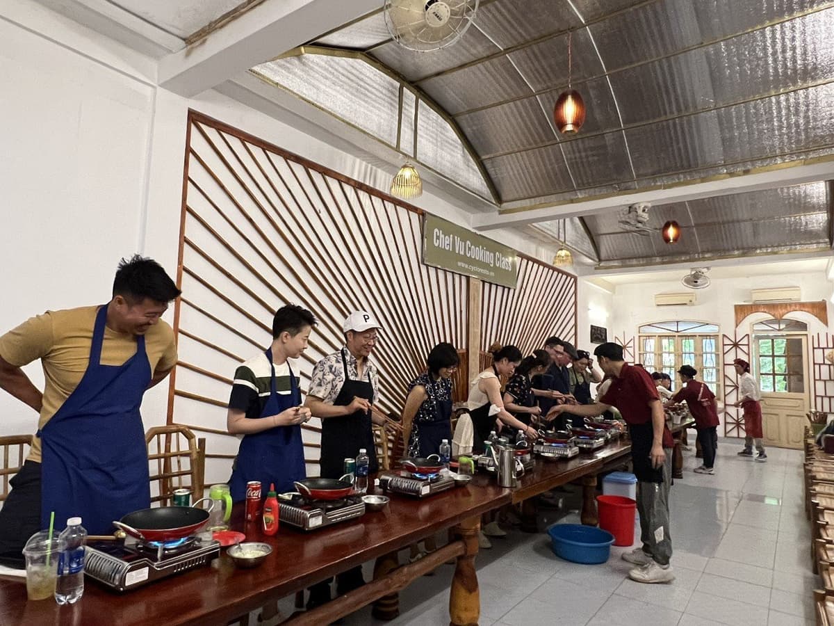 Chef Vu Cooking Class with Market Tour and Cyclo Ride