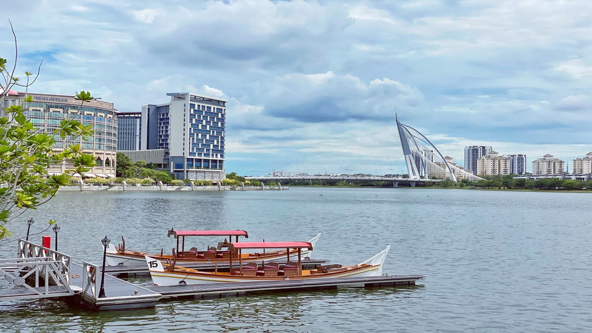 Putrajaya River Cruise and City Tour from Kuala Lumpur
