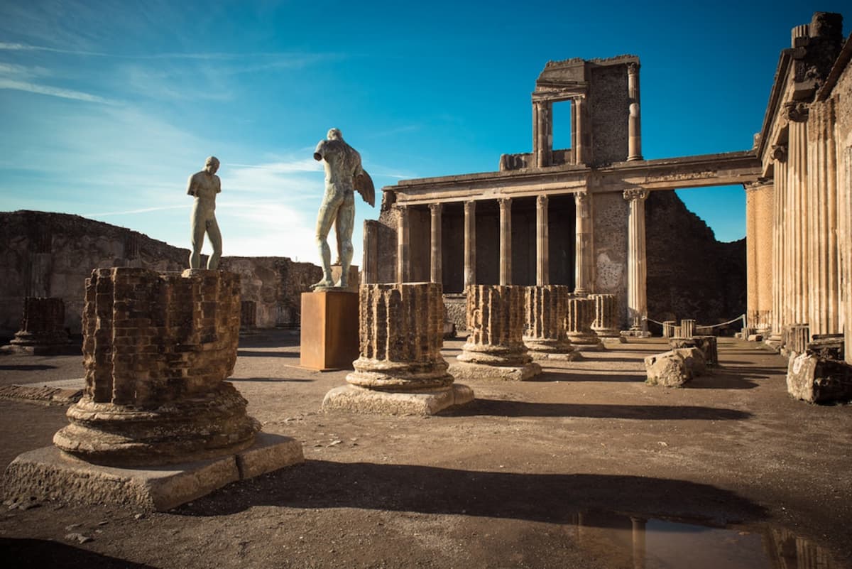 Pompeii & Mount Vesuvius: Entrance + Roundtrip from Rome