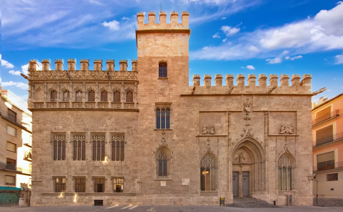 La Lonja de la Seda Tour with English-Speaking Guide & Fast Track Entry