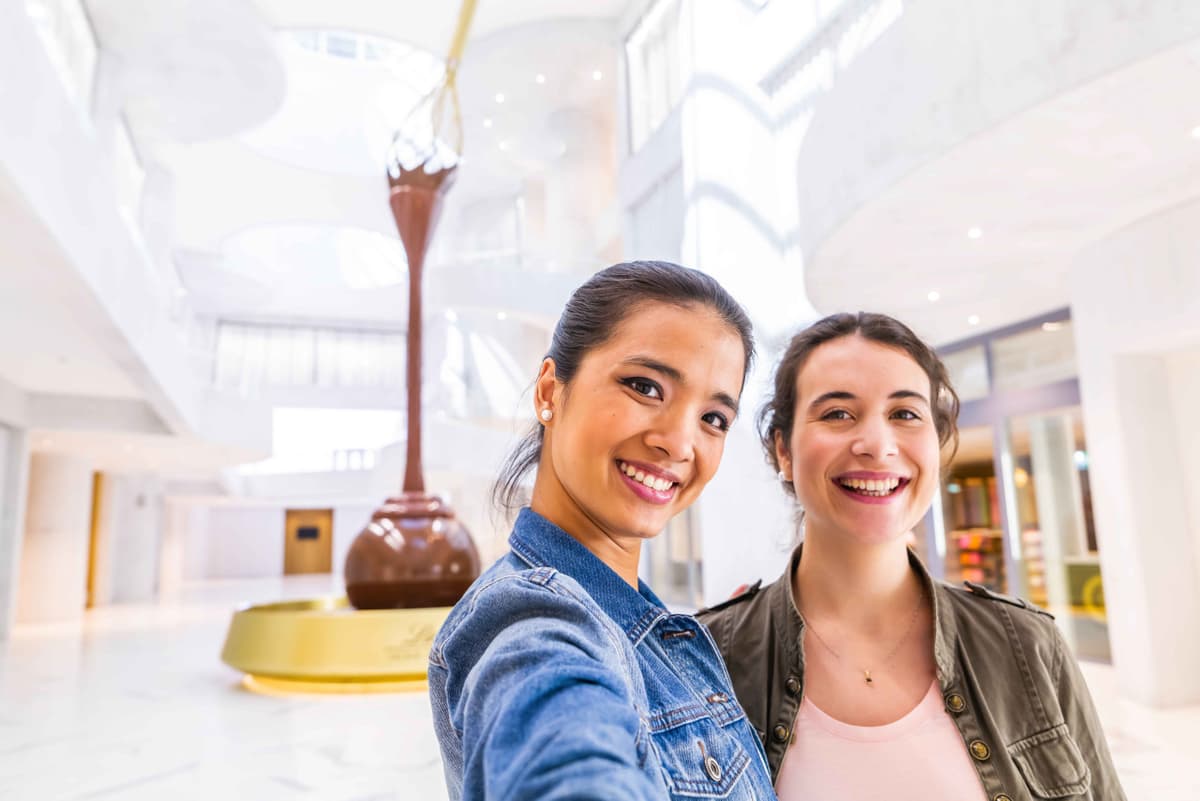 Zurich City Tour with Cruise and Lindt Home of Chocolate