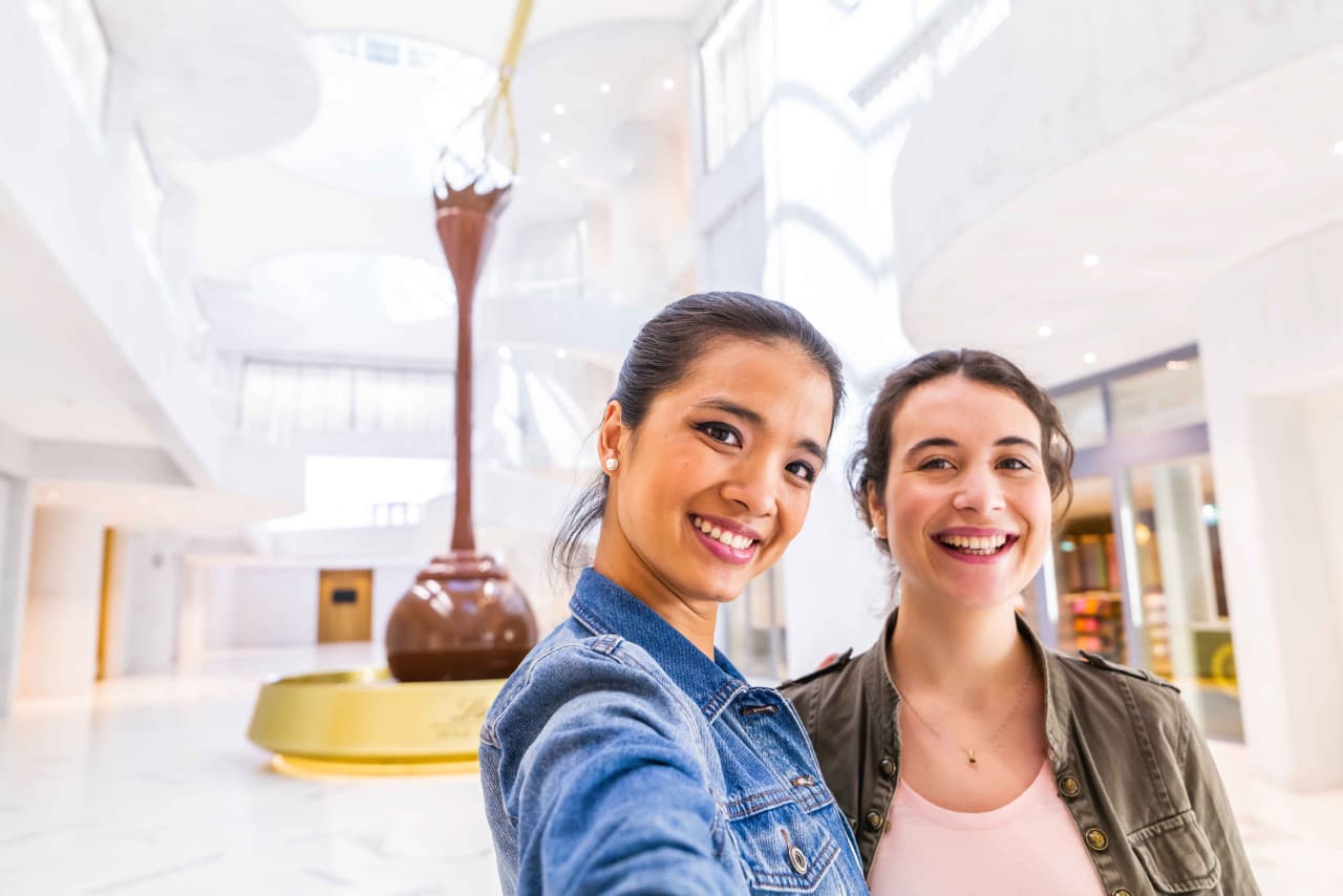 Zurich City Tour with Cruise and Lindt Home of Chocolate