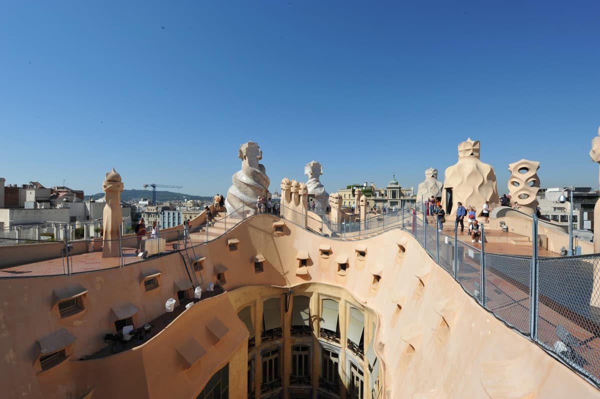 Gaudi Houses: Casa Vicens, Casa Batllo, Casa Mila Guided Tour in English, Mandarin, Korean