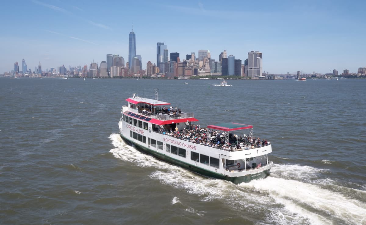 Circle Line "Statue of Liberty Midtown NYC" Cruise (1 hour): Reserved Straight-to-Board Ticket