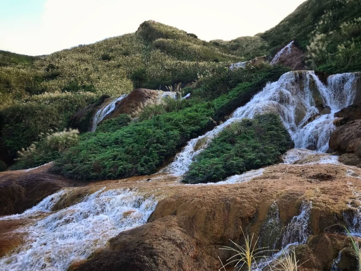 Jiufen Night Tour from Taipei: Jiufen Old Street, ShueiNanDong Golden Waterfall, Baoshishan Lookout