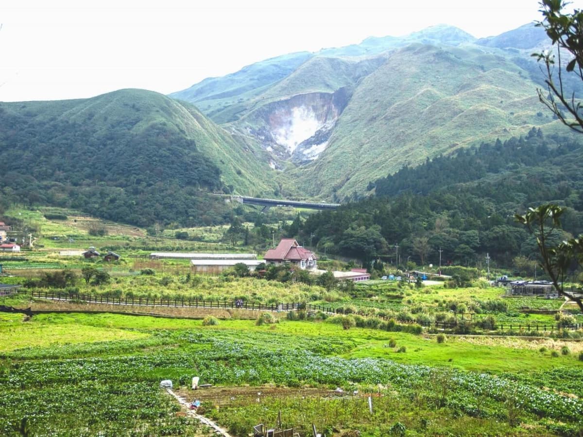 Beitou and Yangmingshan National Park Full-Day Tour from Taipei
