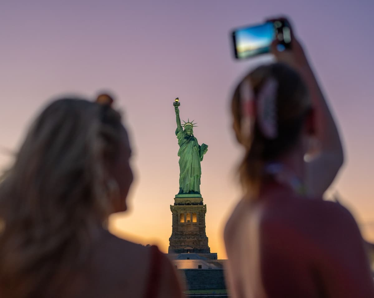 Circle Line Downtown "Liberty Sunset" Evening Cruise (1.5 hours): Reserved Straight-to-Board Ticket