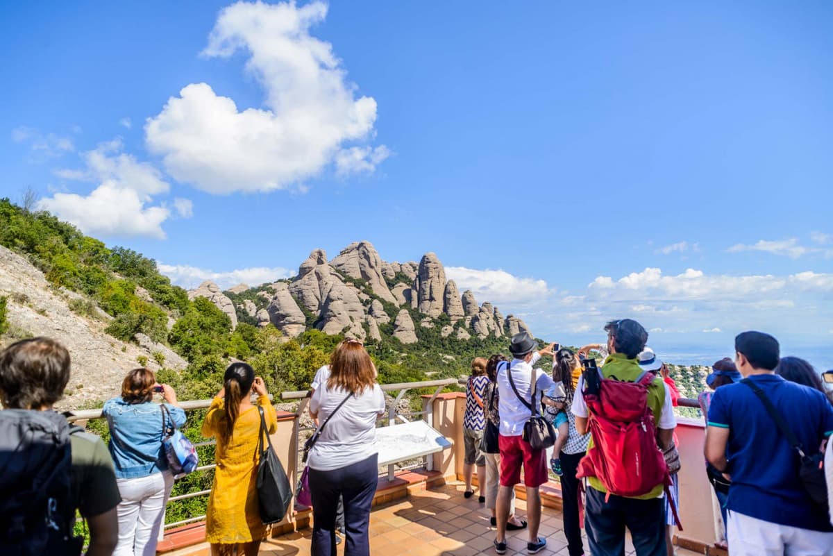 Montserrat, Girona, and Costa Brava Tour from Barcelona