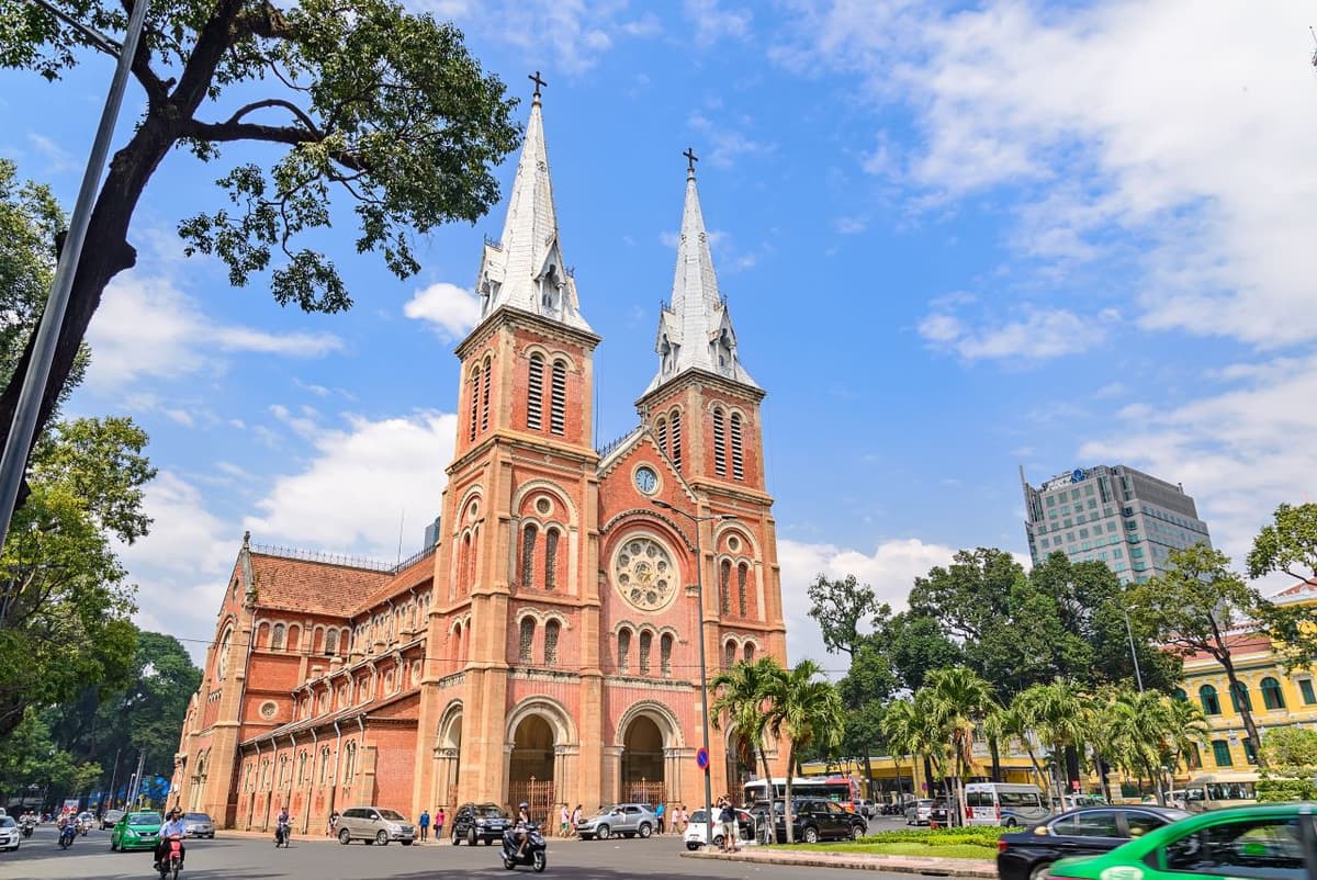 Ho Chi Minh Half-Day City Tour: Independence Palace, Notre Dame Cathedral, Thien Hau Pagoda