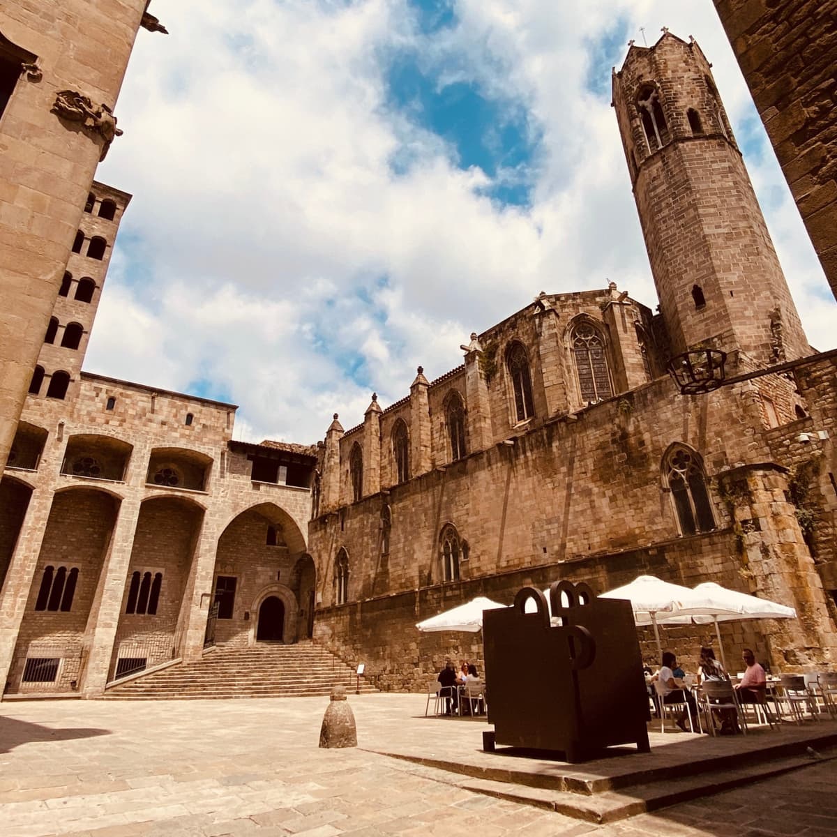 Barcelona Gothic Quarter Guided Tour in English, Mandarin, Korean