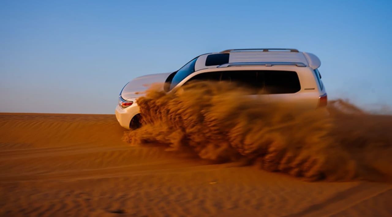 Evening Desert Safari Tour from Dubai with BBQ Dinner