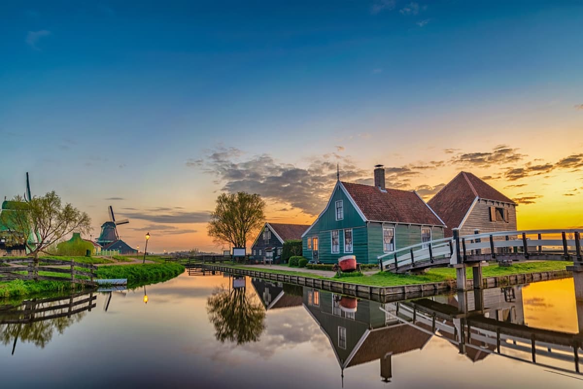 Zaanse Schans Windmill Village Tour with return transfers from Amsterdam