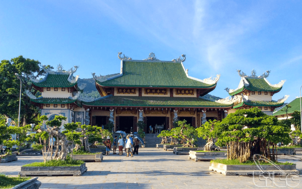 Son Tra Peninsula, Marble Mountains, and Hoi An Ancient Town Half-Day Tour from Da Nang
