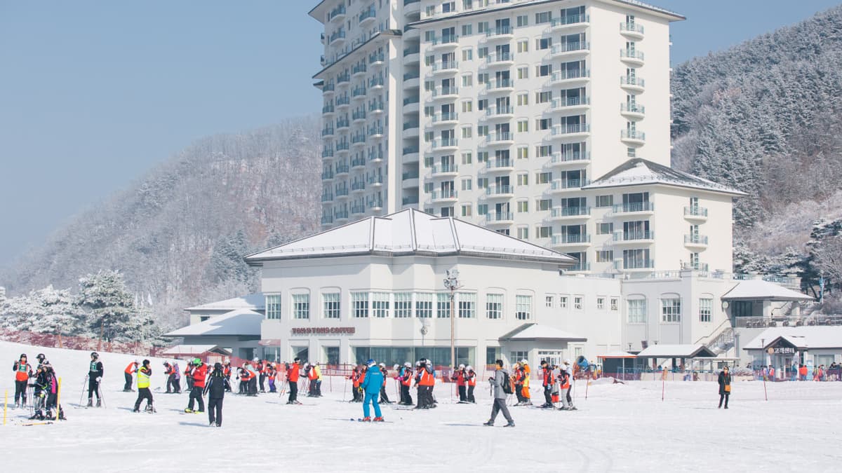 Elysian Gangchon Ski Resort and Eobi Ice Valley Full-Day Tour from Seoul