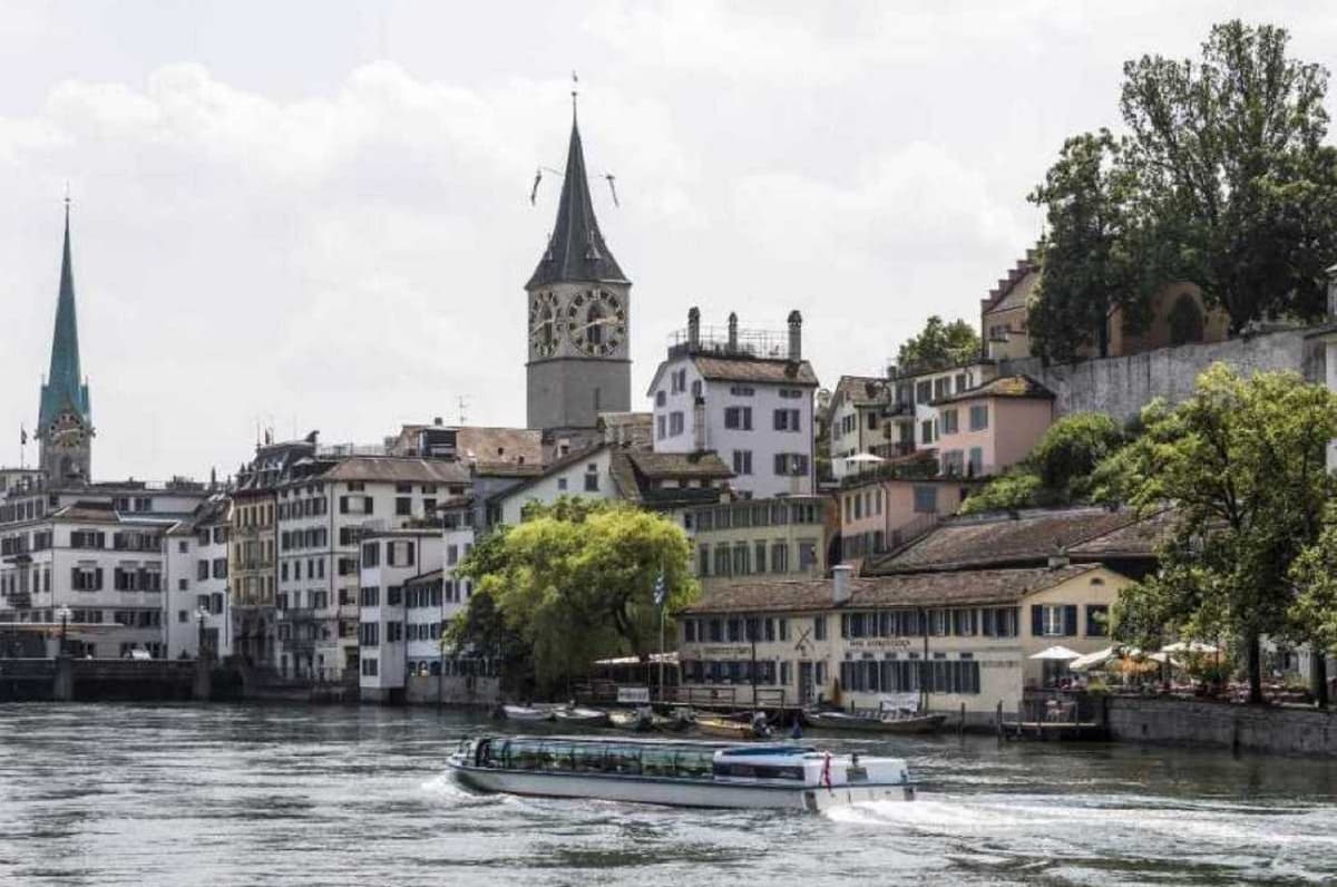Zurich City Tour with Ferry and Felsenegg Cable Car