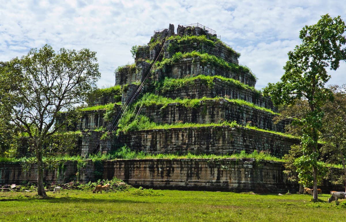Beng Mealea and Koh Ker Temples Tour from Siem Reap