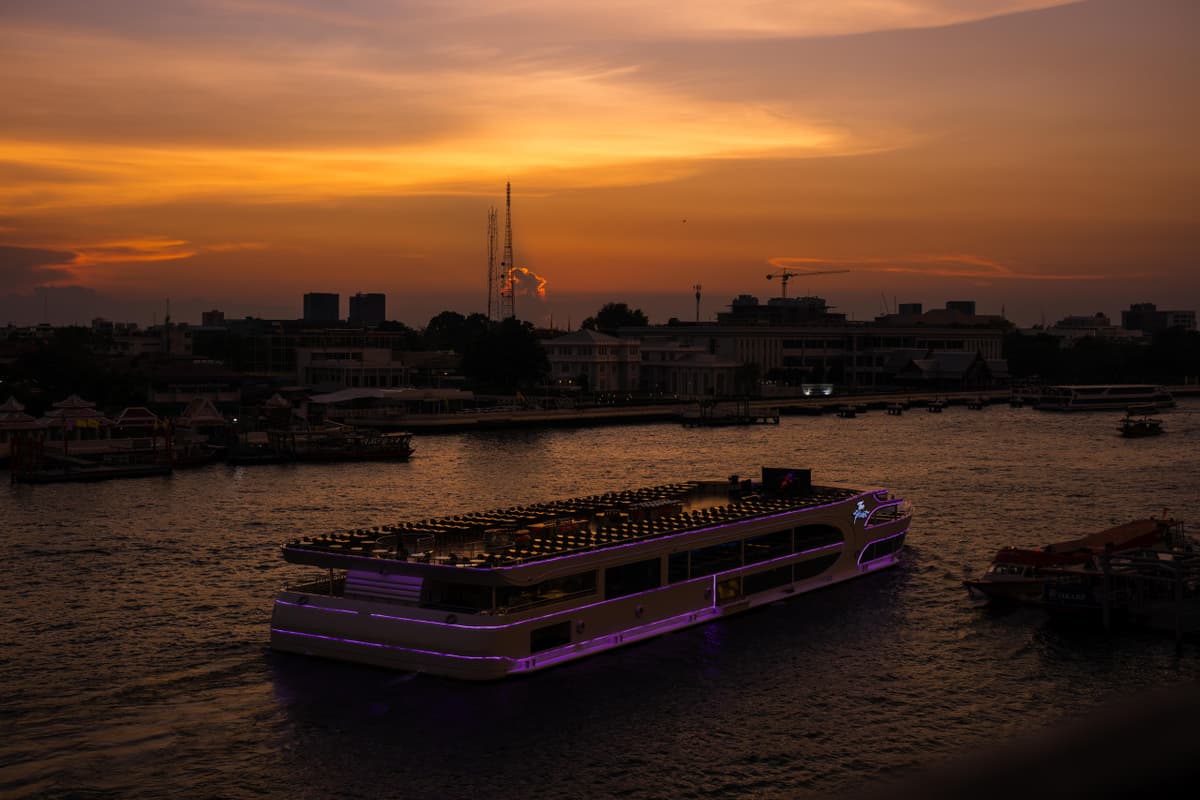 Chao Phraya River Dinner Cruise aboard The Planet Cruise