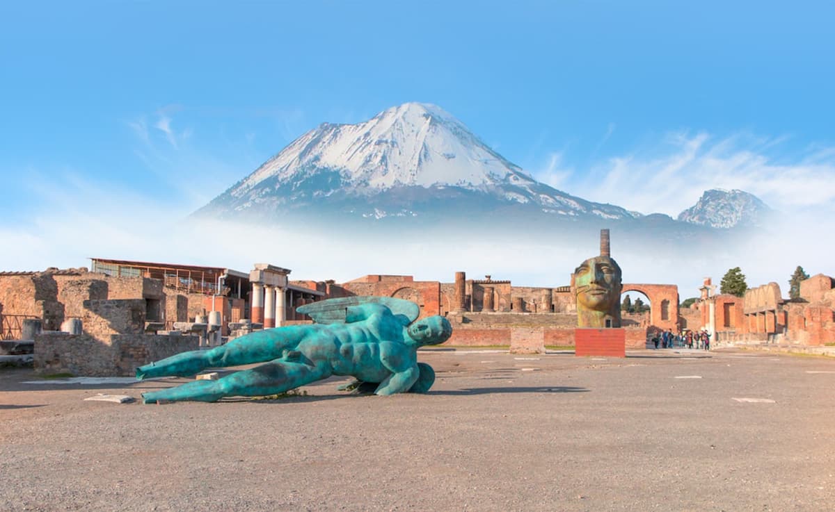 Pompeii & Mount Vesuvius: Entrance + Roundtrip from Rome