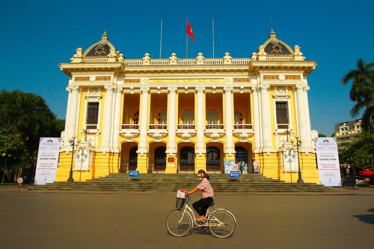 Hanoi Street Food Tour by Motorbike