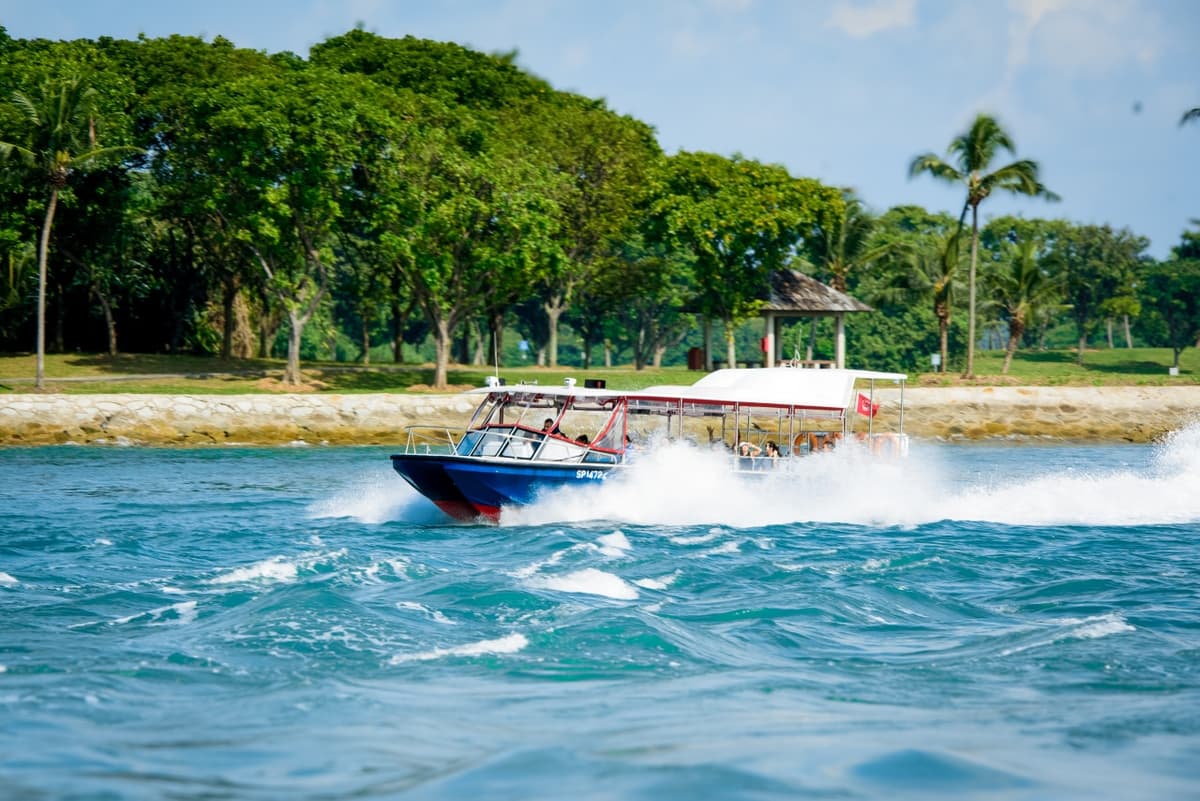 COMBO: Singapore Oceanarium + Albatross Hop-On Hop-Off Speedboat Tickets