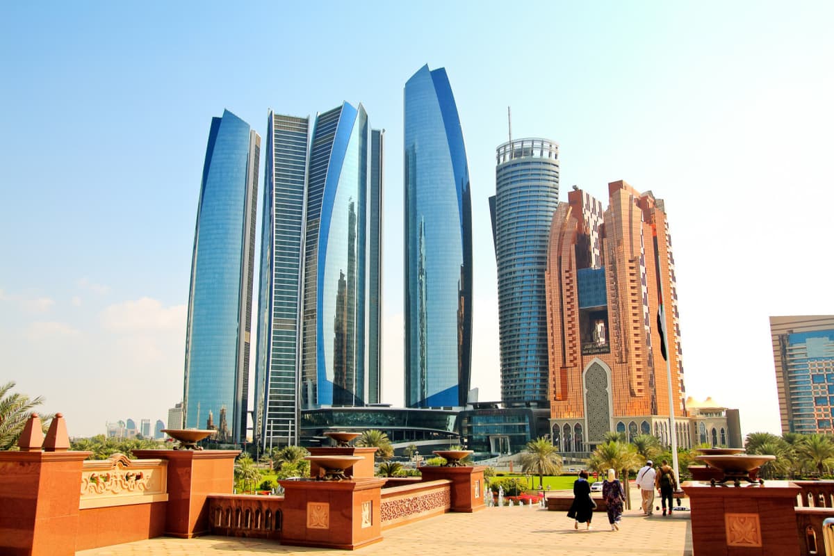 Abu Dhabi Premium City Tour from Dubai: Sheikh Zayed Mosque, Etihad Towers, Qasr Al Watan