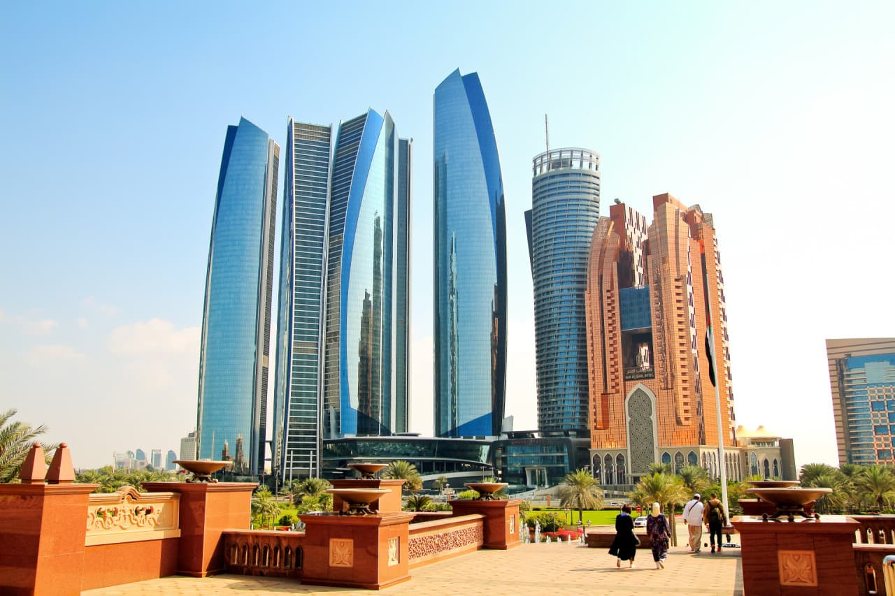 Abu Dhabi Premium City Tour from Dubai: Sheikh Zayed Mosque, Etihad Towers, Qasr Al Watan